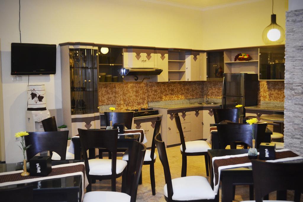 Srikandi Guesthouse Malang Dış mekan fotoğraf